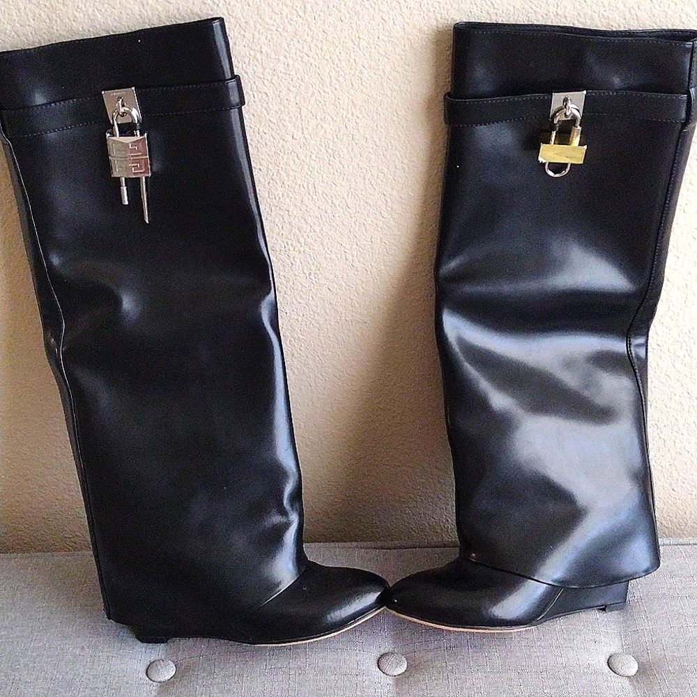 Dupe Shark Lock Boots